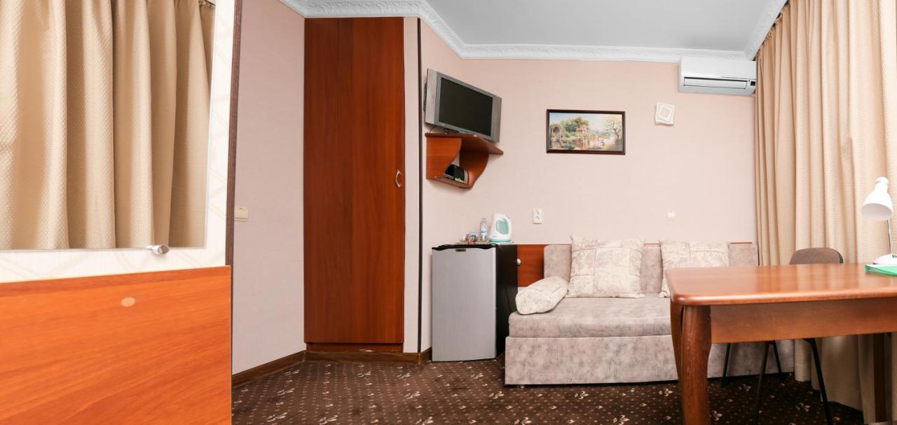 Green City Hotel Mykolaiv Dış mekan fotoğraf