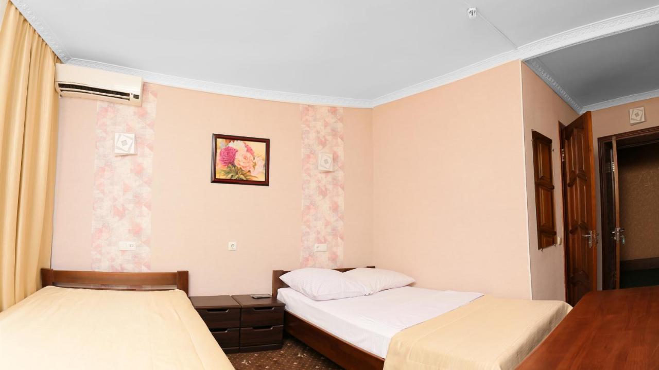 Green City Hotel Mykolaiv Dış mekan fotoğraf